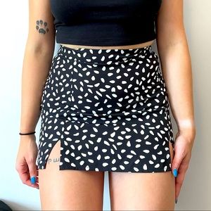 Black and white pattern mini skirt